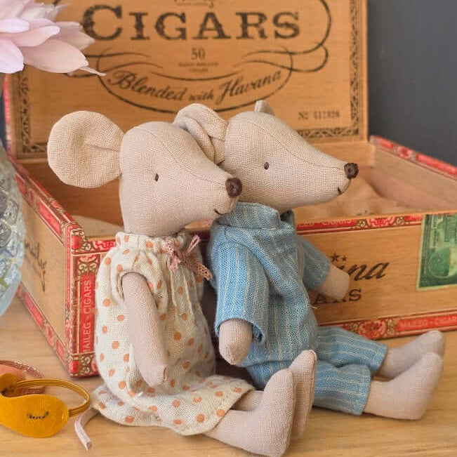 Mum And Dad Mice in Cigar Box By Maileg